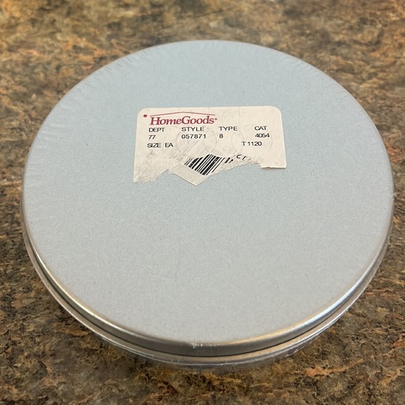 NEW Metal Cookie Cutter Set (3Hands L,M,S) in Circle Tin - Picture 2 of 4